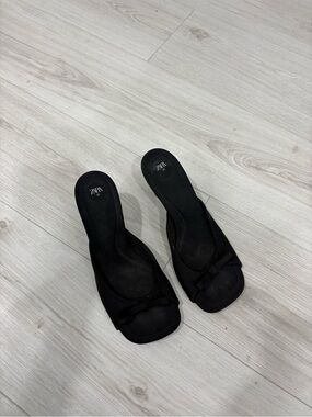*FREE WITH ANY BUNDLE* Zara Black Slide Heels with Bow Accent